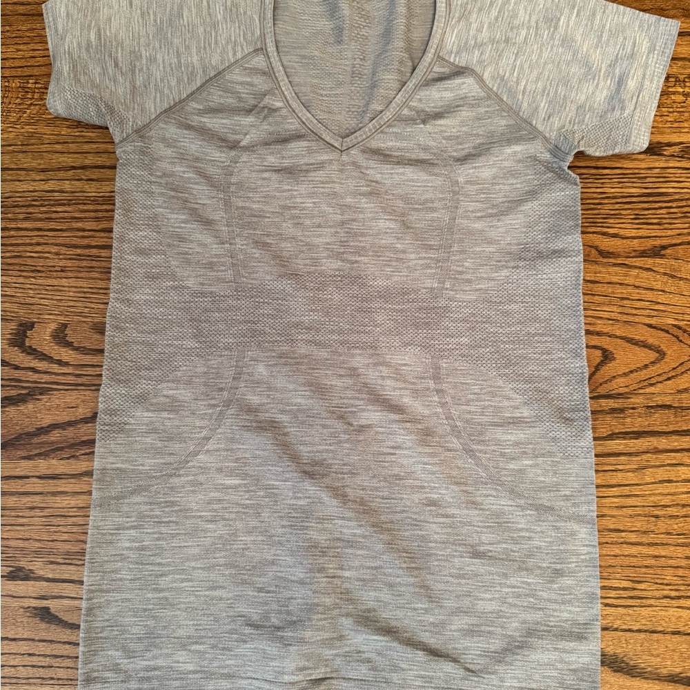 lululemon athletica Gray Short Sleeve Tee